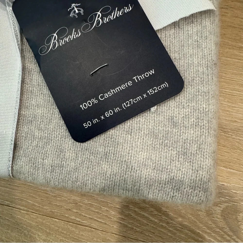 Brooks Brothers Gray Cashmere Throw NWT 50in*60in - Picture 4 of 4